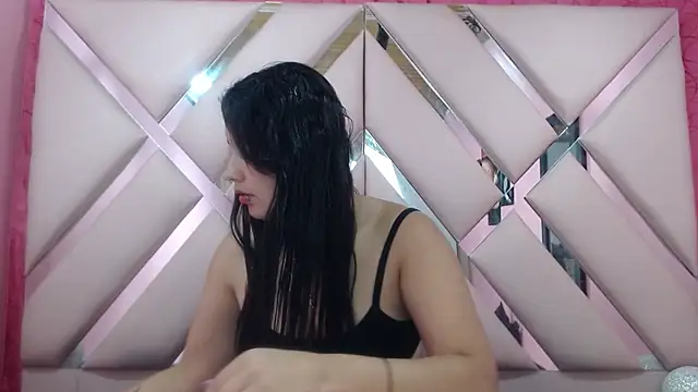 Snapshot of nathaly_low1 chatting on December 2025 03:05:02 AM nathaly low1 online show from December 2025 03:05:02 AM