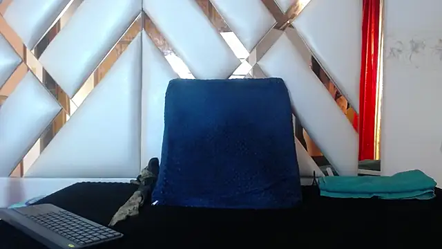 nathaly low1 online show from May 2026 01:19:02 PM