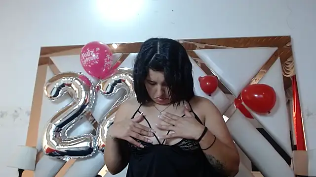 Snapshot of nathaly_low1 chatting on January 2026 01:15:02 PM nathaly low1 online show from January 2026 01:15:02 PM