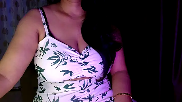 janifer001 online show from January 2026 11:09:01 PM