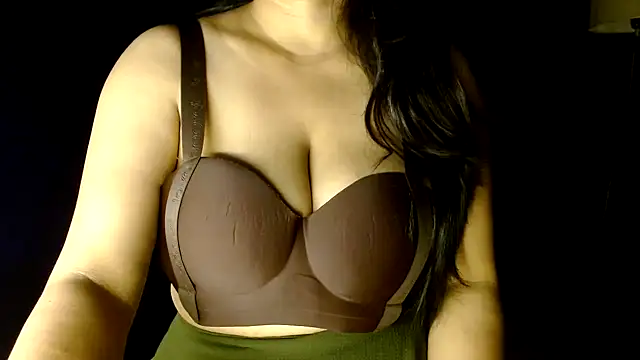 janifer001 online show from March 2026 05:18:01 AM