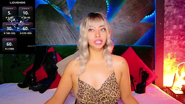 Snapshot of ElyaQuinn chatting on November 2025 07:51:02 AM ElyaQuinn online show from November 2025 07:51:02 AM