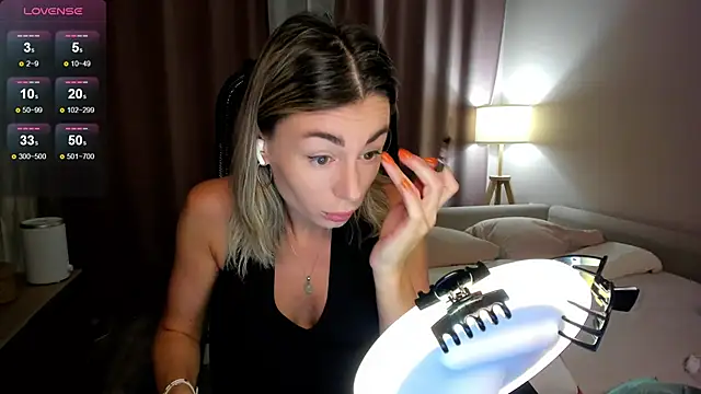 Snapshot of DannaEvan chatting on November 2025 01:28:02 AM DannaEvan online show from November 2025 01:28:02 AM