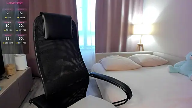 Snapshot of DannaEvan chatting on November 2025 02:59:01 AM DannaEvan online show from November 2025 02:59:01 AM