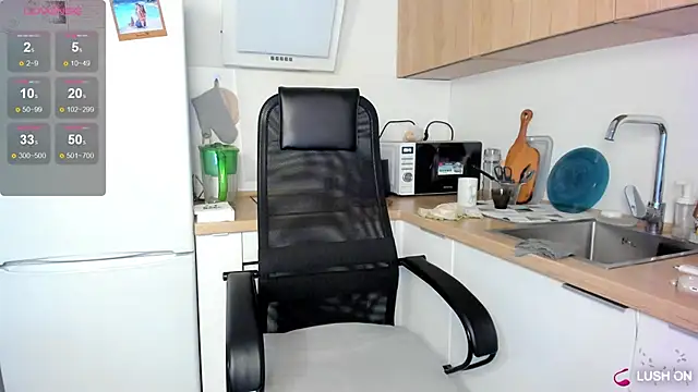 Snapshot of DannaEvan chatting on December 2025 07:07:01 AM DannaEvan online show from December 2025 07:07:01 AM