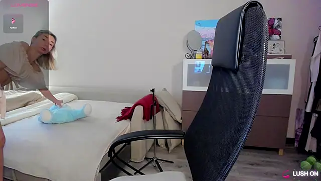 Snapshot of DannaEvan chatting on December 2025 03:34:02 AM DannaEvan online show from December 2025 03:34:02 AM