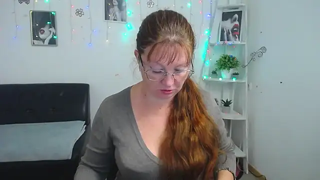 VanessaHotts online show from September 2025 05:12:01 AM