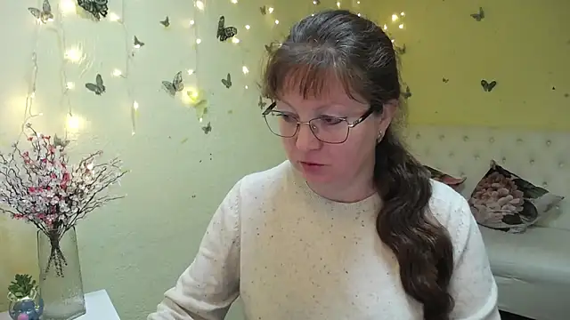 VanessaHotts online show from May 2026 05:00:01 AM