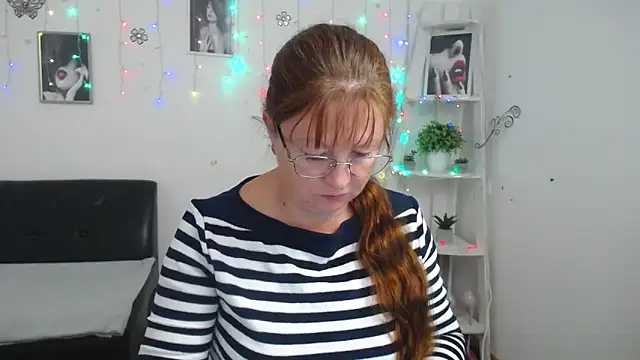 VanessaHotts online show from October 2025 05:09:01 AM