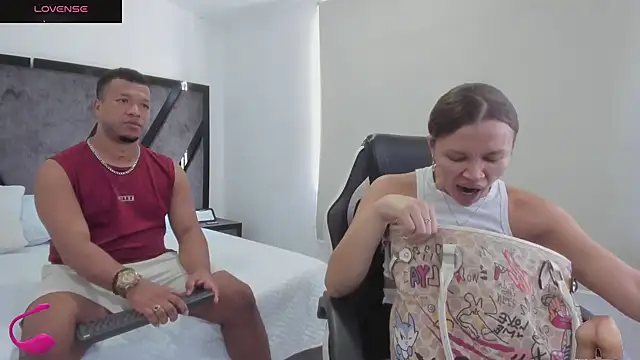 AnnieAndStefan online show from November 2025 03:16:02 PM