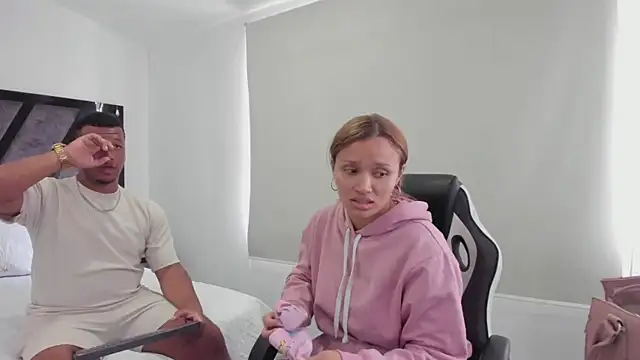 AnnieAndStefan online show from March 2026 02:33:02 PM