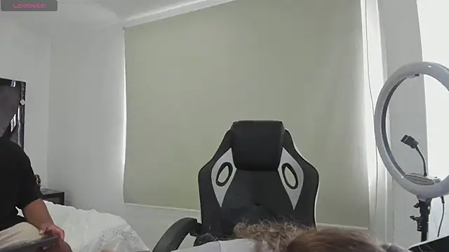 AnnieAndStefan online show from April 2026 01:37:02 PM