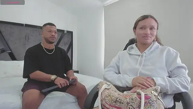 AnnieAndStefan online show from November 2025 03:17:01 PM