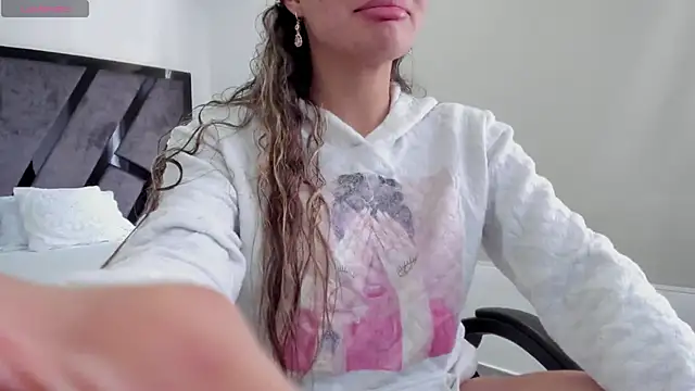 AnnieAndStefan online show from November 2025 02:32:02 PM