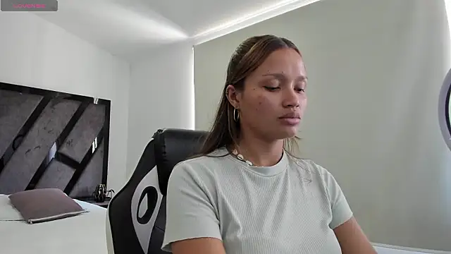 AnnieAndStefan online show from March 2026 04:19:02 PM