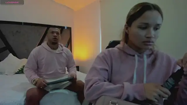 AnnieAndStefan online show from December 2025 12:52:02 PM