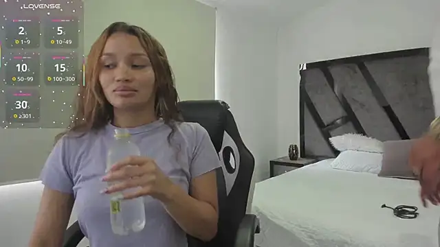AnnieAndStefan online show from April 2026 01:48:02 PM