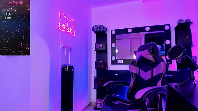 miss kitty online show from April 2026 12:45:02 AM