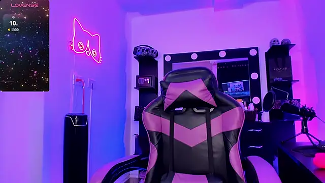 miss kitty online show from April 2026 12:24:01 AM