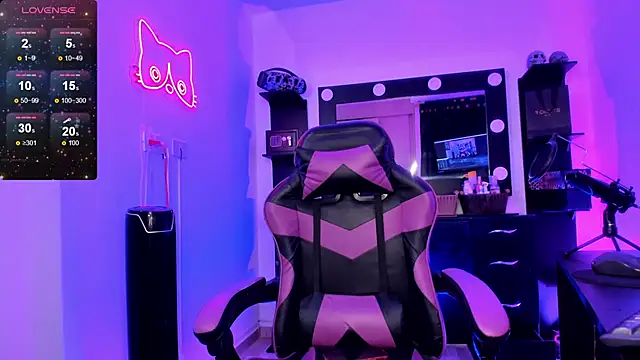 miss kitty online show from March 2026 12:03:01 AM