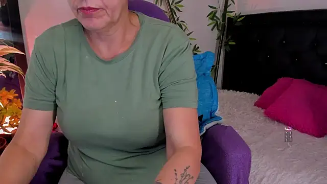 lonely shewolf online show from February 2026 03:45:01 PM