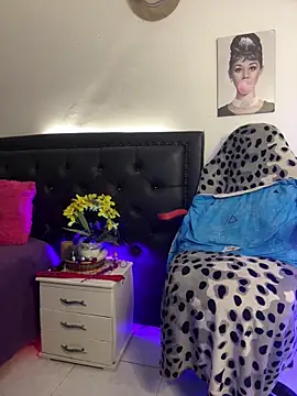 lonely shewolf online show from December 2025 04:02:02 PM