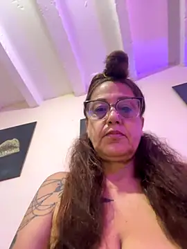 lonely shewolf online show from October 2025 01:01:02 PM