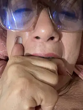 lonely shewolf online show from October 2025 03:28:01 AM