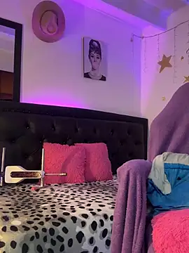 lonely shewolf online show from February 2026 06:43:02 PM