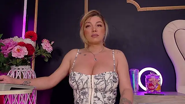 DeeaDiamondd online show from January 2026 08:01:02 PM