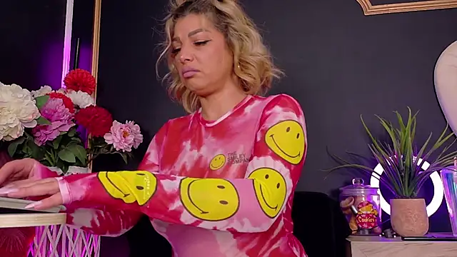 Snapshot of DeeaDiamondd chatting on November 2025 08:24:02 PM DeeaDiamondd online show from November 2025 08:24:02 PM