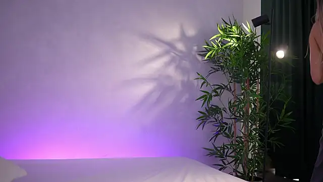 Snapshot of ArtTeasee chatting on April 2026 05:46:01 AM ArtTeasee online show from April 2026 05:46:01 AM