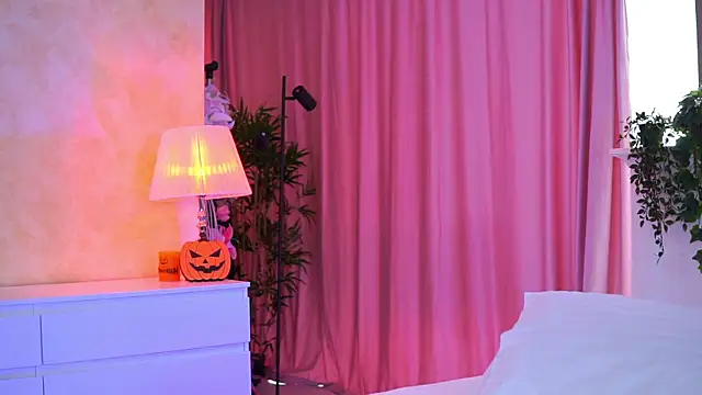 ArtTeasee online show from November 2025 10:31:01 AM