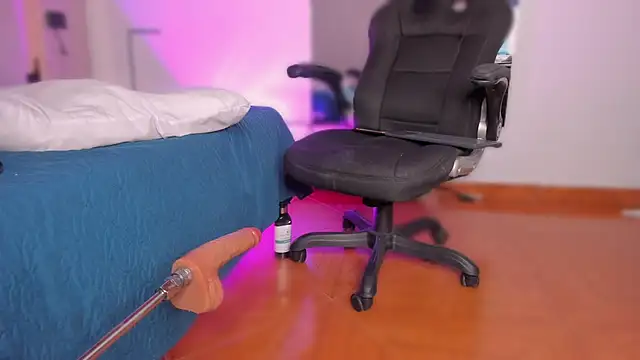 Snapshot of Emmily_Savage chatting on January 2026 07:12:01 PM Emmily Savage online show from January 2026 07:12:01 PM