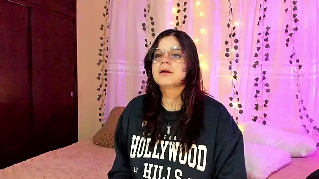 Mey moon online show from December 2024 11:25:02 PM