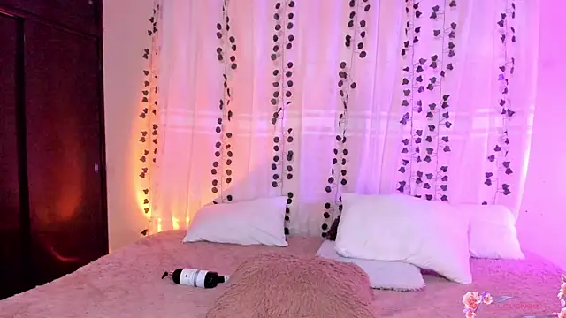 Mey moon online show from December 2024 12:35:01 AM