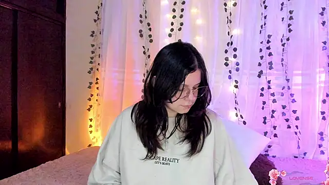 Mey moon online show from December 2024 11:21:01 PM