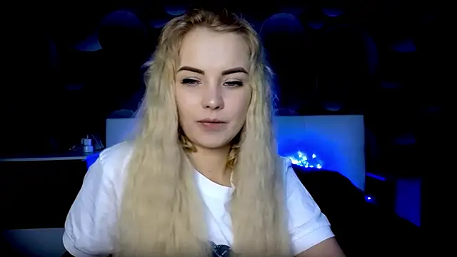 StephanieSweety online show from November 2025 12:09:02 PM