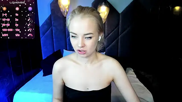 Snapshot of StephanieSweety chatting on February 2025 10:31:01 PM StephanieSweety online show from February 2025 10:31:01 PM