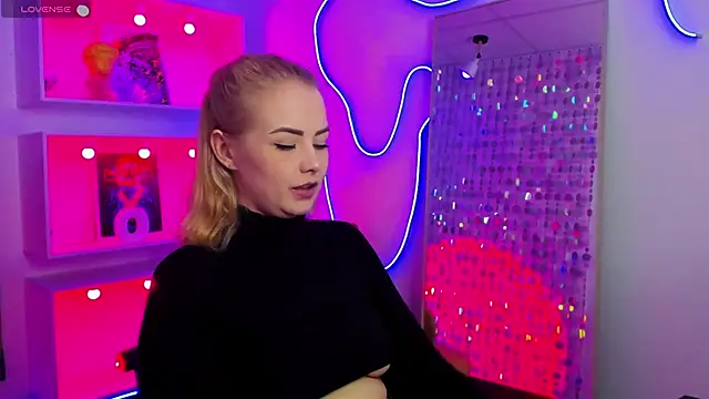 StephanieSweety online show from April 2026 07:07:02 PM