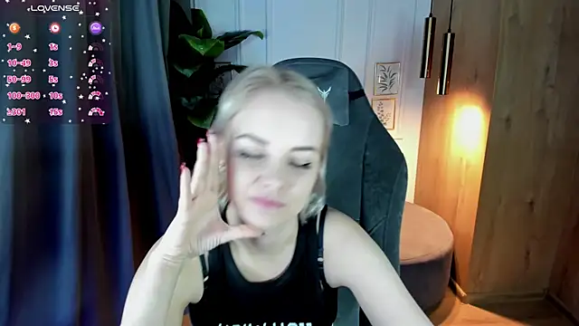 Snapshot of StephanieSweety chatting on March 2025 12:12:01 PM StephanieSweety online show from March 2025 12:12:01 PM