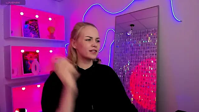 StephanieSweety online show from May 2026 08:23:01 PM
