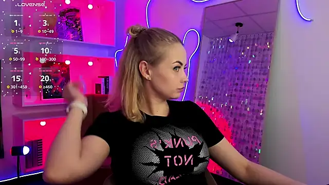 StephanieSweety online show from March 2026 05:47:01 PM