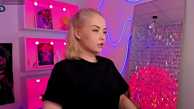 StephanieSweety online show from May 2026 06:27:02 PM