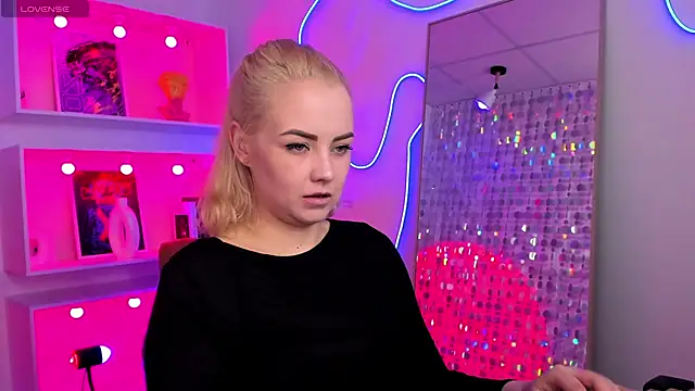 StephanieSweety online show from May 2026 06:52:02 PM