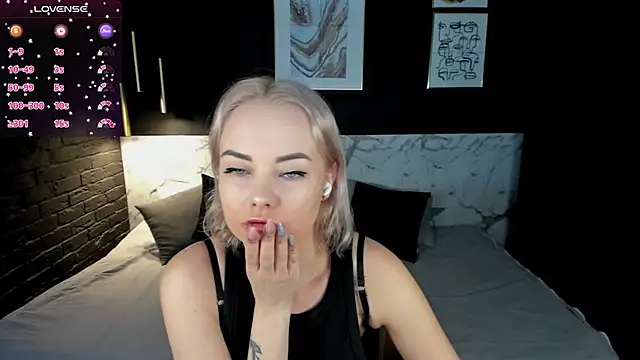 Snapshot of StephanieSweety chatting on January 2025 08:43:01 AM StephanieSweety online show from January 2025 08:43:01 AM