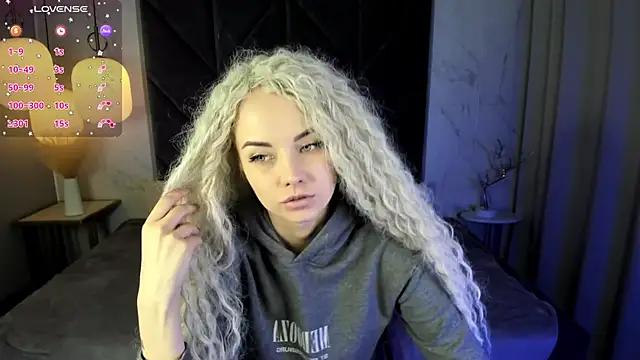 Snapshot of StephanieSweety chatting on March 2025 01:50:02 PM StephanieSweety online show from March 2025 01:50:02 PM