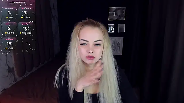 StephanieSweety online show from December 2025 05:19:01 PM