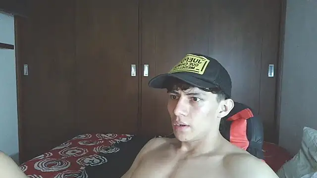 aresholland online show from November 2025 03:22:01 AM