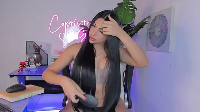 Korina Saenz01 online show from November 2025 07:14:02 PM